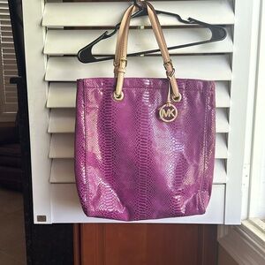 Michael Kors XLarge Jet Set Purple Snakeskin Print Leather Tote Bag.